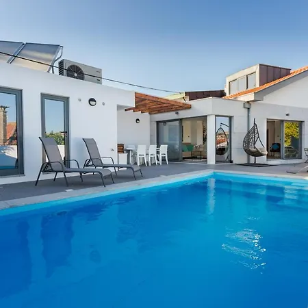 Дом отдыха Romantic Pool House Вила-ду-Конди