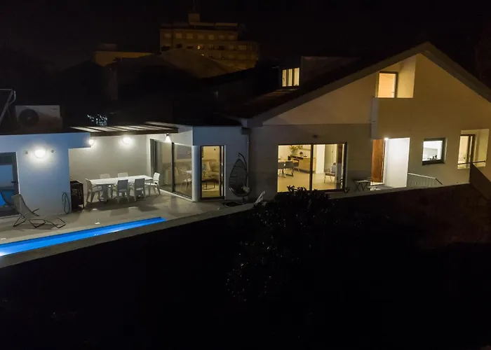 Romantic Pool House *