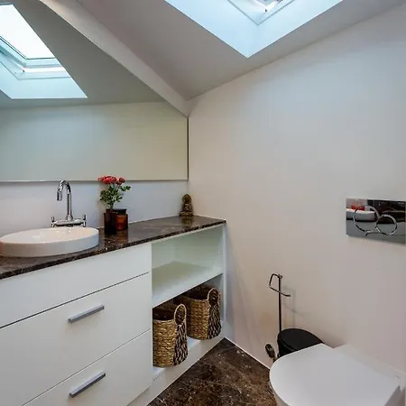 Romantic Pool House Nyaraló