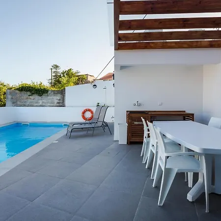 Romantic Pool House Nyaraló