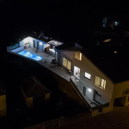 Romantic Pool House *