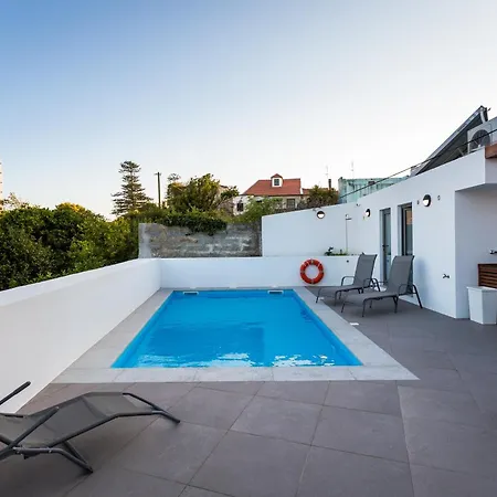 Romantic Pool House Nyaraló