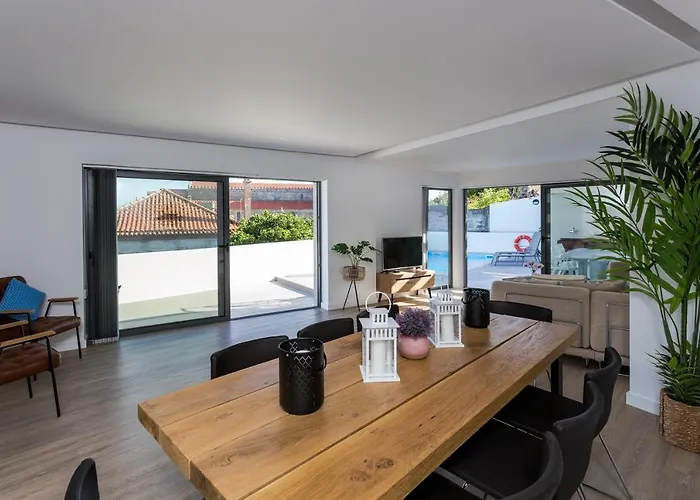 Romantic Pool House *