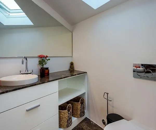 Romantic Pool House בית נופש