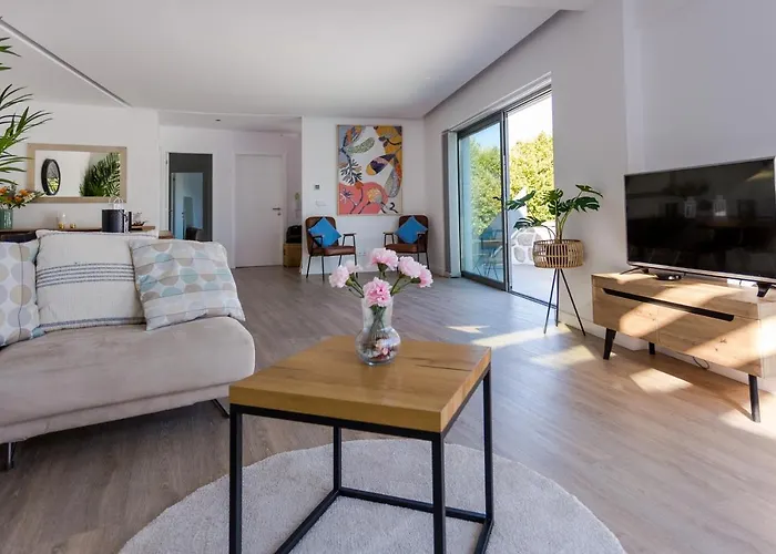 בית נופש Romantic Pool House *