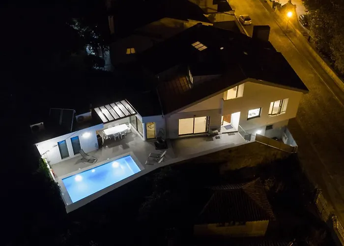 Romantic Pool House בית נופש